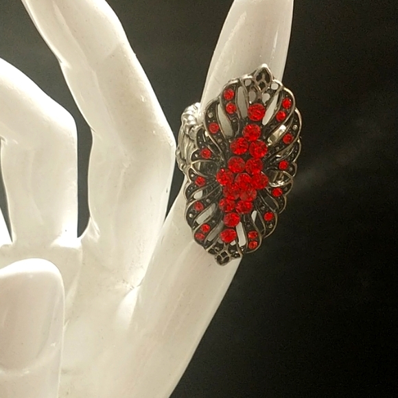 Beautiful Ring - Picture 2 of 2